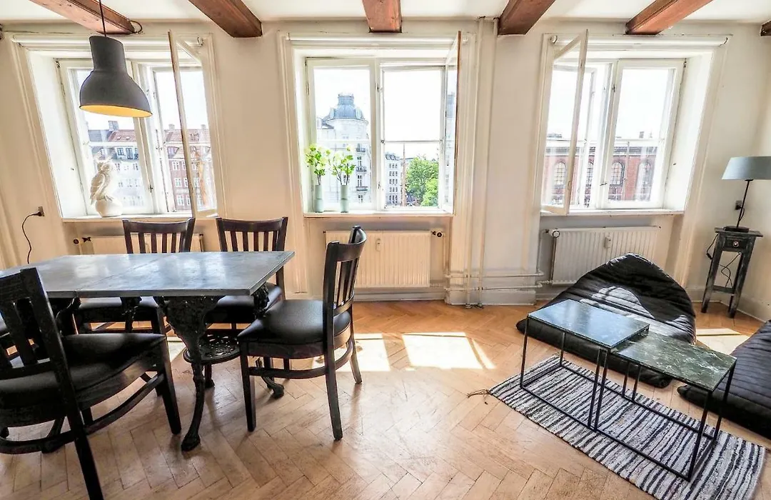 Authentic Copenhagen Apartment By Nyhavn-1